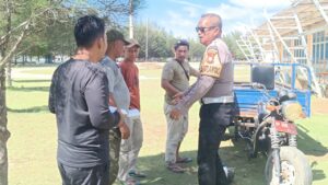 Jumat Berkah di Pantai Piwang: Satlantas Natuna Bagi Nasi Kotak, Sambut Bhayangkara ke-80 dengan Rasa Kemanusiaan 1 Jumat Berkah di Pantai Piwang: Satlantas Natuna Bagi Nasi Kotak, Sambut Bhayangkara ke-80 dengan Rasa Kemanusiaan