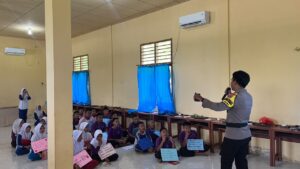Bentengi Generasi Muda dari Narkoba dan Bullying, Polsek Serasan Sambangi SMPN 1 Subi 1 Bentengi Generasi Muda dari Narkoba dan Bullying, Polsek Serasan Sambangi SMPN 1 Subi