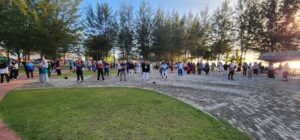Warga Padati Pantai Piwang, HUT ke-7 Kelurahan Batu Hitam Jadi Simbol Pemersatu Natuna 1 Warga Padati Pantai Piwang, HUT ke-7 Kelurahan Batu Hitam Jadi Simbol Pemersatu Natuna