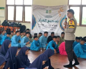Sikat Habis Perundungan, Bhabinkamtibmas Bandarsyah Warning Siswa SMP IT Natuna Insan Qur'ani! 1 Sikat Habis Perundungan, Bhabinkamtibmas Bandarsyah Warning Siswa SMP IT Natuna Insan Qur'ani!