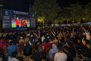 Riuh Nobar Final Di Pantai Piwang, Tanpa Kehadiran Bupati, Semangat Tetap Membara 1 Riuh Nobar Final Di Pantai Piwang, Tanpa Kehadiran Bupati, Semangat Tetap Membara