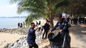 KEJAKSAAN NEGERI NATUNA GELAR JALAN SEHAT, SENAM BERSAMA, SARAPAN, DAN KORVEI BERSAMA MASYARAKAT DALAM RANGKA HARI LAHIR KEJAKSAAN KE-81 2 KEJAKSAAN NEGERI NATUNA GELAR JALAN SEHAT, SENAM BERSAMA, SARAPAN, DAN KORVEI BERSAMA MASYARAKAT DALAM RANGKA HARI LAHIR KEJAKSAAN KE-81