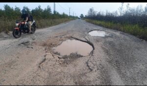 Jalan Menuju Pelabuhan Binjai Natuna Rusak Parah, Warga Mengeluh, "Jangan Tunggu Ada Korban Jiwa!"
