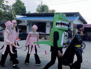 Gelora Kemerdekaan di Tapal Batas, Hampir 1,000 Pelajar SMAN 1 Bunguran Timur Pawai Karnaval Warnai HUT ke-81 RI 3 Gelora Kemerdekaan di Tapal Batas, Hampir 1,000 Pelajar SMAN 1 Bunguran Timur Pawai Karnaval Warnai HUT ke-81 RI