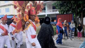 Gelora Kemerdekaan di Tapal Batas, Hampir 1,000 Pelajar SMAN 1 Bunguran Timur Pawai Karnaval Warnai HUT ke-81 RI 5 Gelora Kemerdekaan di Tapal Batas, Hampir 1,000 Pelajar SMAN 1 Bunguran Timur Pawai Karnaval Warnai HUT ke-81 RI
