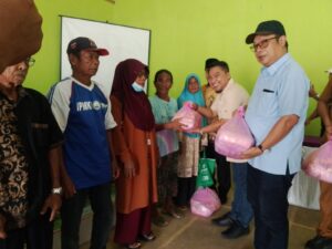 Ketua DPRD Kepri Iman Sutiawan Turun Gunung, Pastikan Warga Seluruh Daerah Ikut Rasakan Kebahagiaan HUT ke-24 3 Ketua DPRD Kepri Iman Sutiawan Turun Gunung, Pastikan Warga Seluruh Daerah Ikut Rasakan Kebahagiaan HUT ke-24