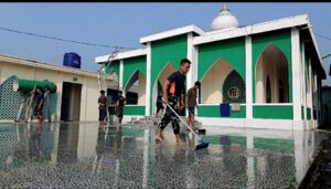 Merajut Harmoni di Ujung Batas Negeri, Prajurit Yon Hanud 14 Pasgat Natuna Bersama Warga Kota Tua Penagi Bersihkan Tempat Ibadah 3 Merajut Harmoni di Ujung Batas Negeri, Prajurit Yon Hanud 14 Pasgat Natuna Bersama Warga Kota Tua Penagi Bersihkan Tempat Ibadah