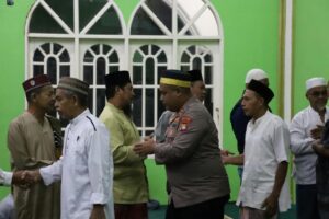 Perkuat Silaturahmi dan Kedekatan dengan Masyarakat, Kapolres Natuna Laksanakan Subuh Keliling Berjamaah di Masjid An-Nur Batu Hitam 2 Perkuat Silaturahmi dan Kedekatan dengan Masyarakat, Kapolres Natuna Laksanakan Subuh Keliling Berjamaah di Masjid An-Nur Batu Hitam