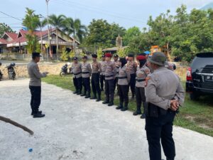 Polres Natuna Tanam Bibit Pohon Durian di SMPN 4 Bunguran Timur, Wujudkan Green Policing Sejak Dini 2 Polres Natuna Tanam Bibit Pohon Durian di SMPN 4 Bunguran Timur, Wujudkan Green Policing Sejak Dini