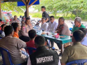 Duduk Bersama, Keluhan Pedagang Pasar Ikan Ranai Direspons Cepat, Kapolres Natuna Salurkan Air Bersih ‎