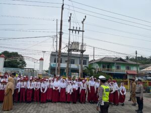 Polantas Karib Polres Natuna Sambangi SDN 001, Tanamkan Disiplin dan Keselamatan Berlalu Lintas Sejak Dini