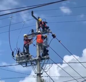 Sinergi Pengamanan Infrastruktur Vital, Aksi Sigap Personil Polres Natuna Kawal Pemasangan LBSM PLN di Simpang Depag 2 Sinergi Pengamanan Infrastruktur Vital, Aksi Sigap Personil Polres Natuna Kawal Pemasangan LBSM PLN di Simpang Depag